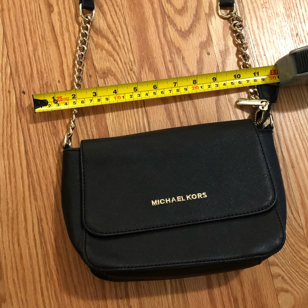 Michael Kors black crossbody with gold details - Picture 9 of 12